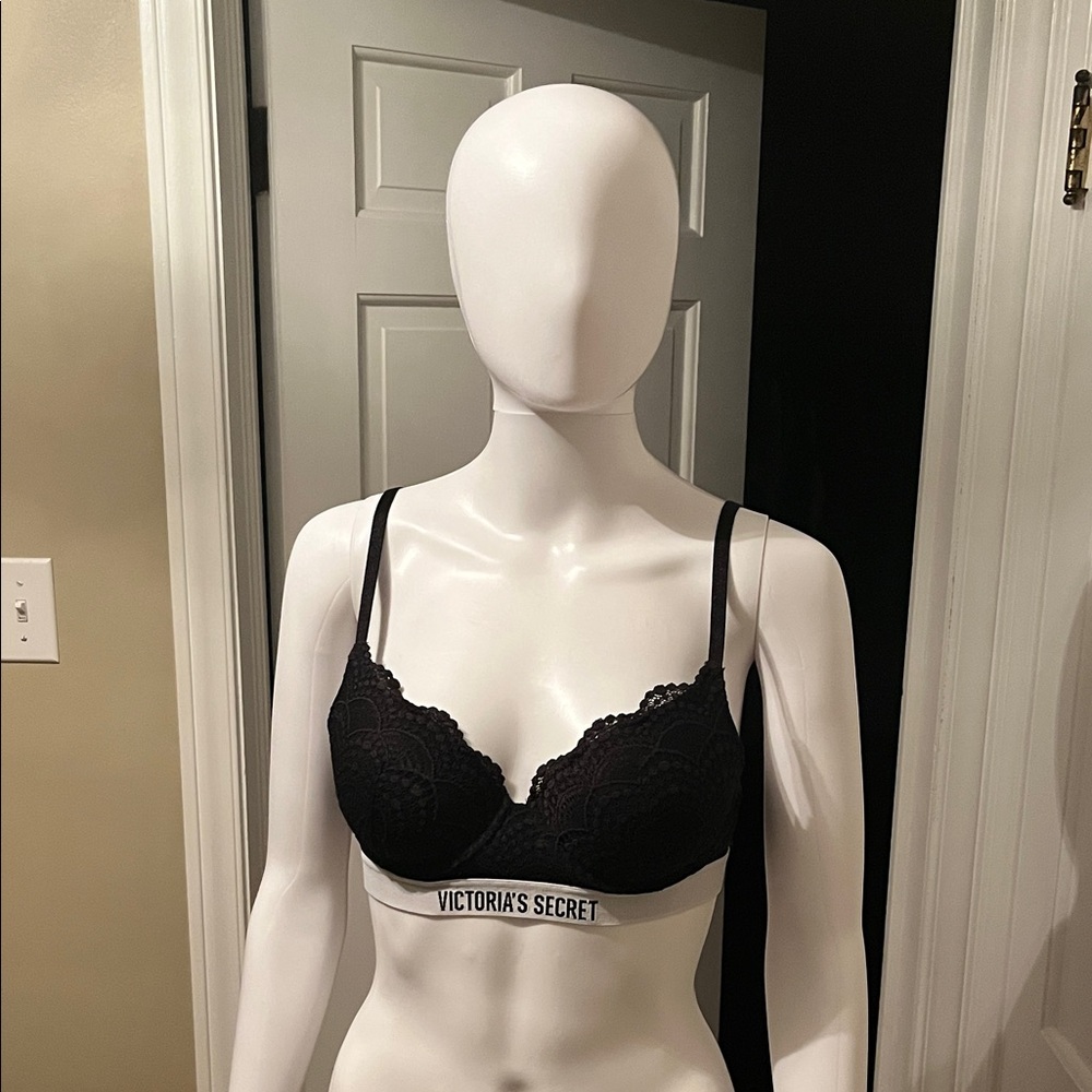 Victoria’s Secret Lightly-Lined Bra